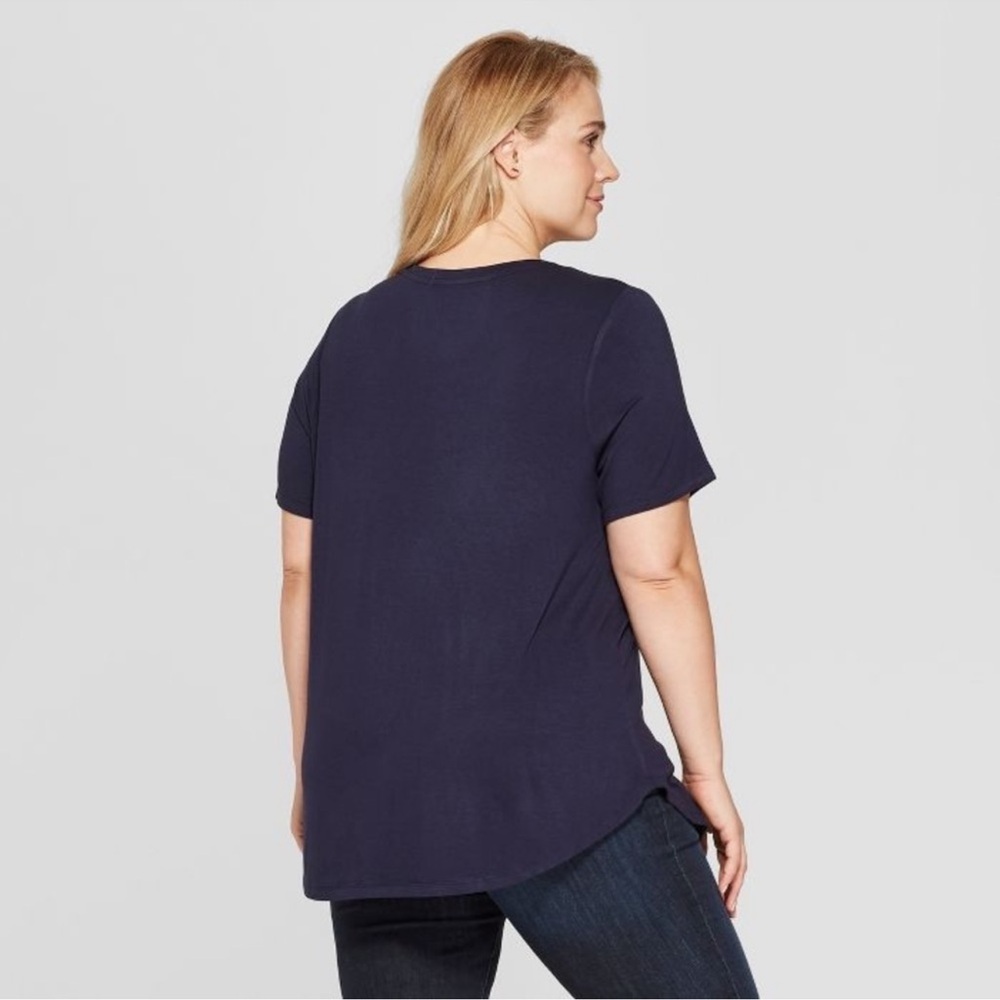 Ava & Viv Navy Scoop Neck Essential Tee 1X - Picture 2 of 9
